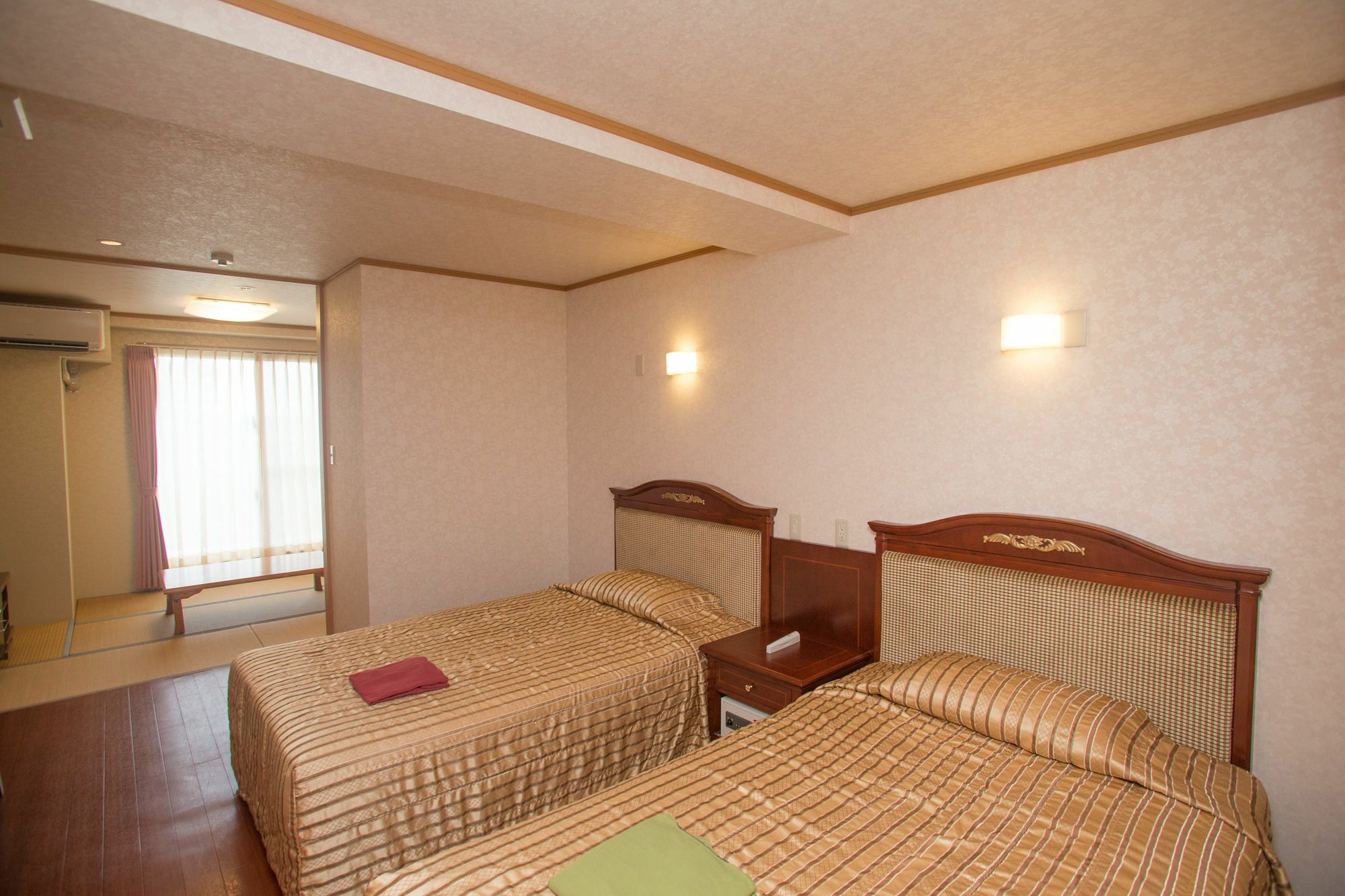 Hotel Castlevillage Miyakojima Exterior foto